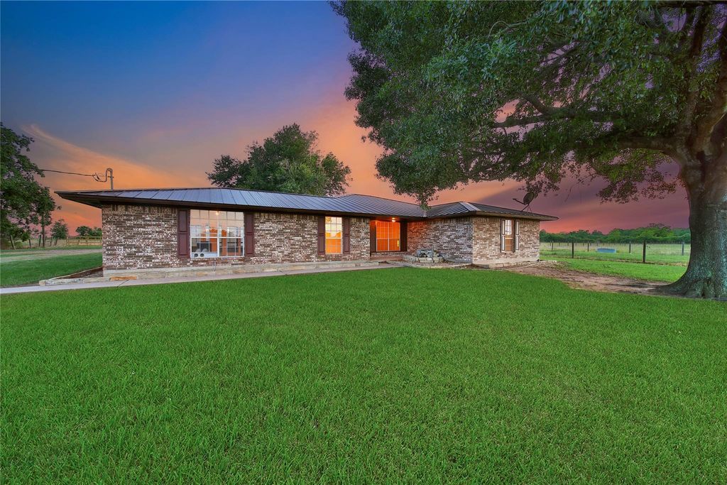 Photo of 34303 Brumlow Road, Waller, TX 77484 (MLS # 69325006)