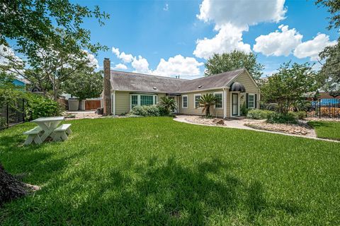 Photo of 826 Heights Boulevard, Houston, TX 77007 (MLS # 83951604)