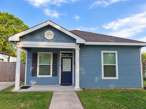 Photo of 4021 Lakeshore Drive, Port Arthur, TX 77642 (MLS # 54503310)