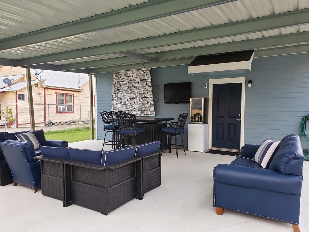 Photo of 4021 Lakeshore Drive, Port Arthur, TX 77642 (MLS # 54503310)