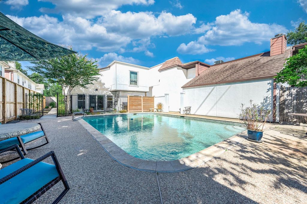 Photo of 4507 Medinah Pl Pl, Bellaire, TX 77401 (MLS # 59919763)