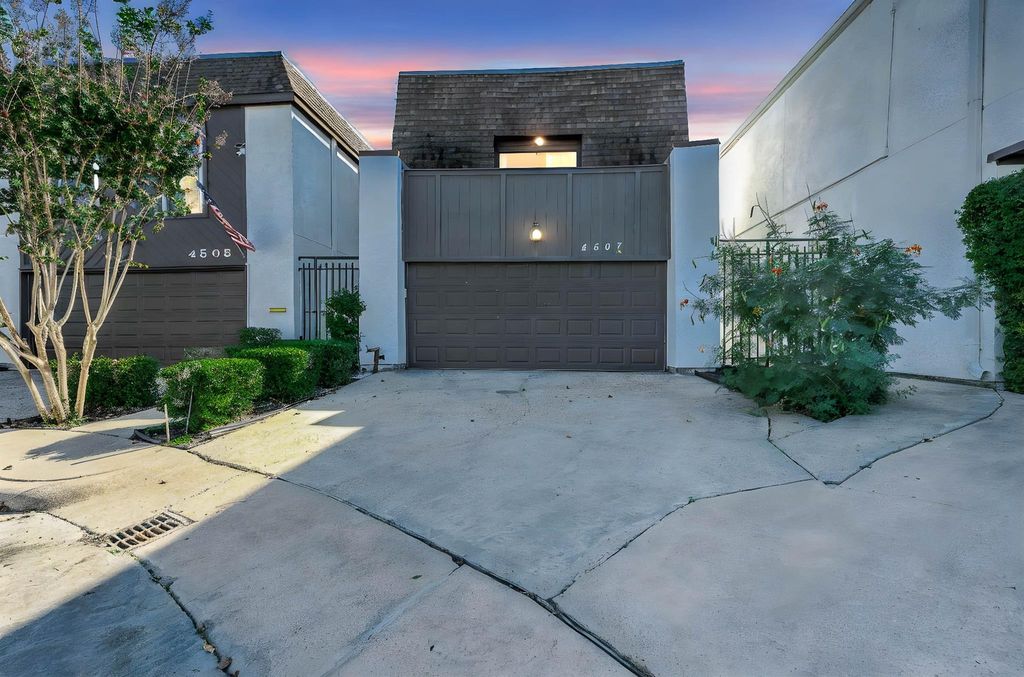 Photo of 4507 Medinah Pl Pl, Bellaire, TX 77401 (MLS # 59919763)