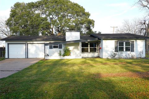 Apartment For Sale - 1202 Mac Drive<br/> Brazoria County, Sweeny, TX 77480