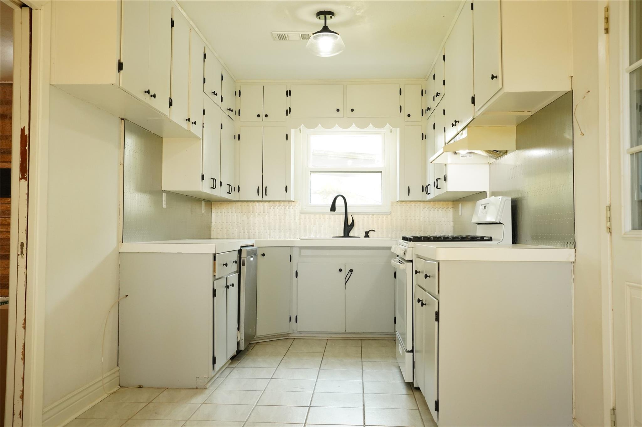 1202 Mac Drive