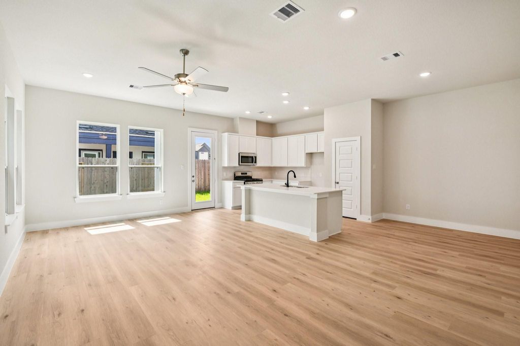 Photo of 3008 La Rambla Drive, Houston, TX 77047 (MLS # 13123069)