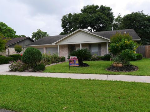 Photo of 13542 Fernhill Dr, Sugar Land, TX 77498 (MLS # 12455141)