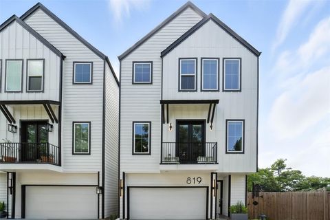 819 Woodcrest Drive Houston TX 77018