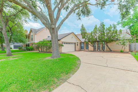 Photo of 2815 Arrowhead Drive, Sugar Land, TX 77479 (MLS # 4450077) Photo of 2815 Arrowhead Drive, Sugar Land, TX 77479 (MLS # 4450077)