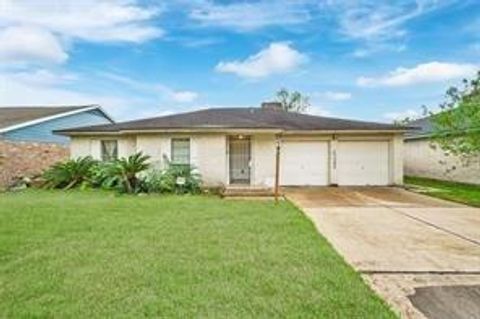 Photo of 11343 Barrett Brae Drive, Houston, TX 77072 (MLS # 38571636)