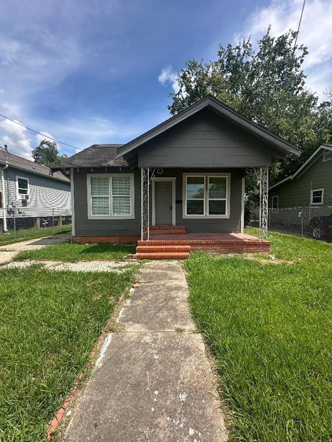 Homes For Sale - 3275 Brandon Street<br/> Beaumont, TX 77705