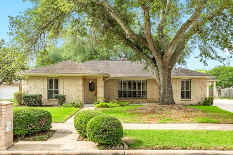 Homes For Sale - 712 Browning Street<br/> Angleton, TX 77515