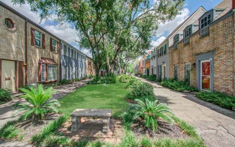 Photo of 5208 Arboles Drive #C4, Houston, TX 77035 (MLS # 60635915) Photo of 5208 Arboles Drive #C4, Houston, TX 77035 (MLS # 60635915)
