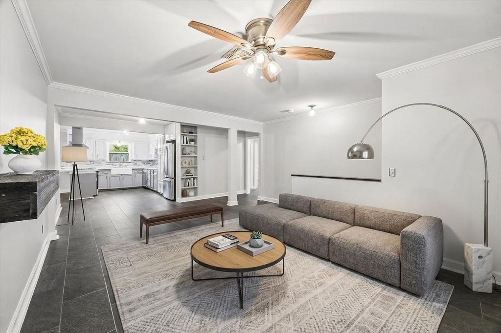 Photo of 10946 Britt Way, Houston, TX 77043 (MLS # 47807768)