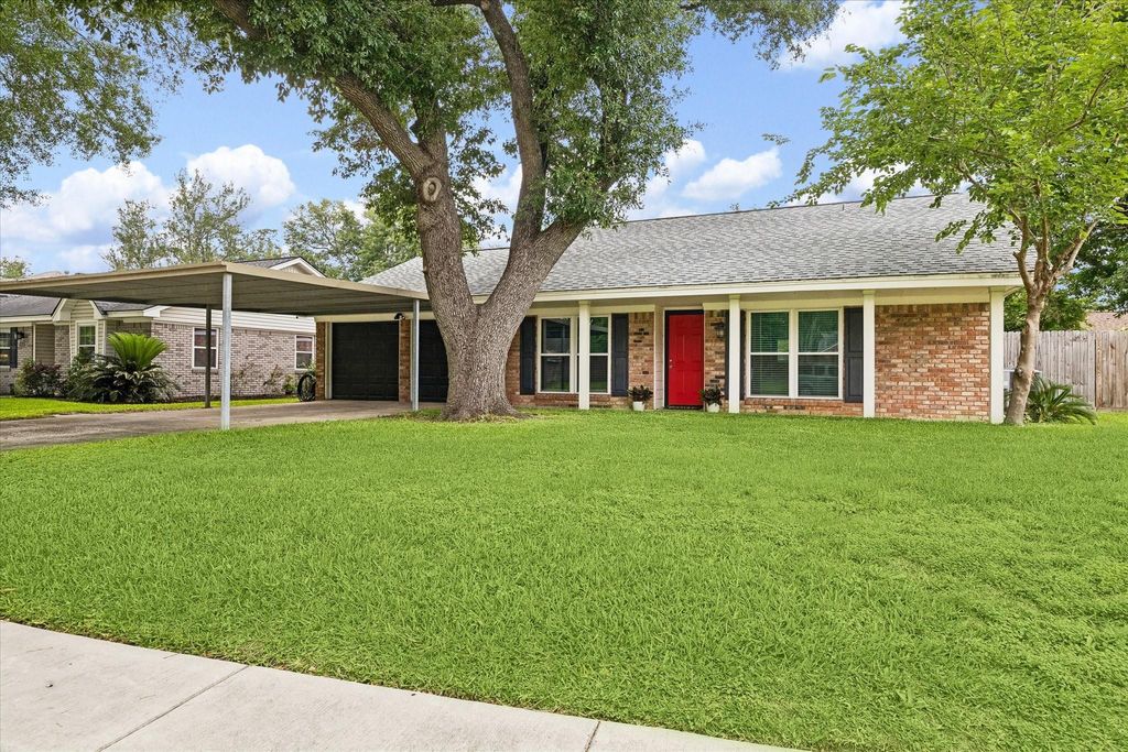 Photo of 10946 Britt Way, Houston, TX 77043 (MLS # 47807768)