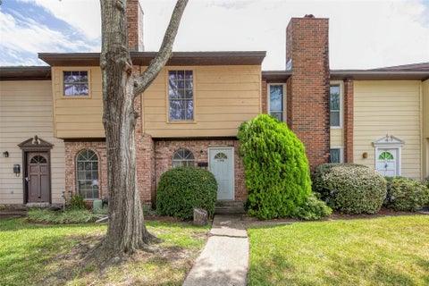 Townhouse For Sale - 1556 Silverpines Road #556<br/> Houston, TX 77062