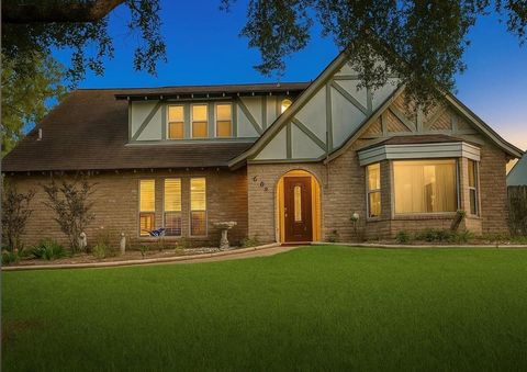 Property photo of 605 tanglewood drive, friendswood, TX 77546