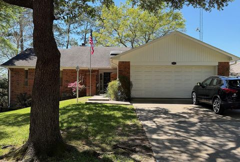 Photo of 812 Broadmoor Drive, Huntsville, TX 77340 (MLS # 67040401)