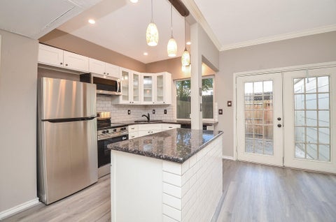 Townhouse For Sale - 850 Threadneedle Street #75<br/> Houston, TX 77079