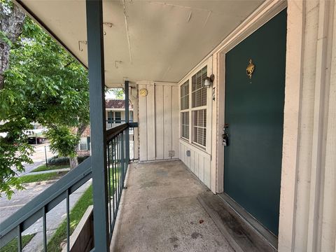 Photo of 845 Augusta Drive #74, Houston, TX 77057 (MLS # 41302050)