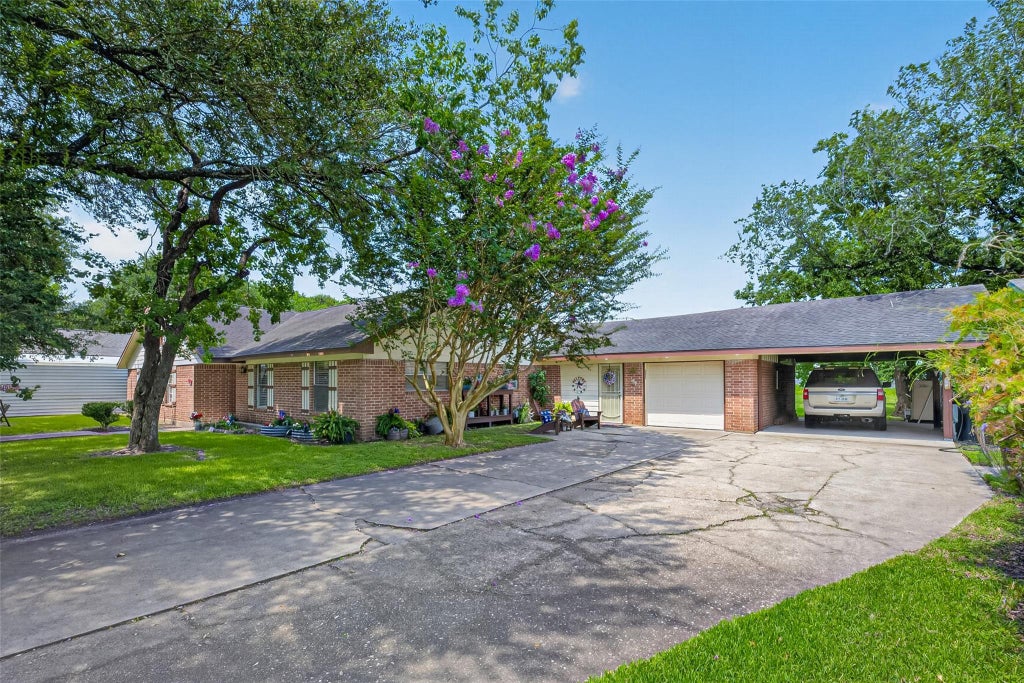 Photo of 14116 Almeda School Road, Houston, TX 77047 (MLS # 12608833)