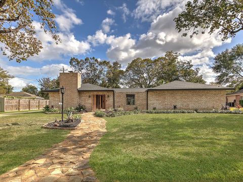 Photo of 1426 Antigua Lane, Nassau Bay, TX 77058 (MLS # 72616280)