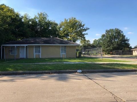 Photo of 10830 Fairland Drive Drive, Houston, TX 77051 (MLS # 33637542)