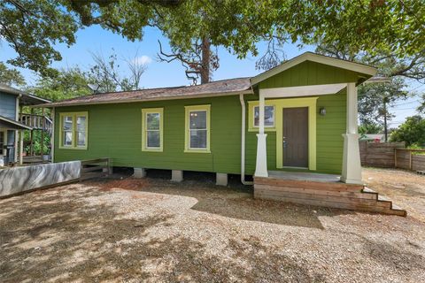Photo of 1107 Melbourne Street, Houston, TX 77022 (MLS # 24951378)