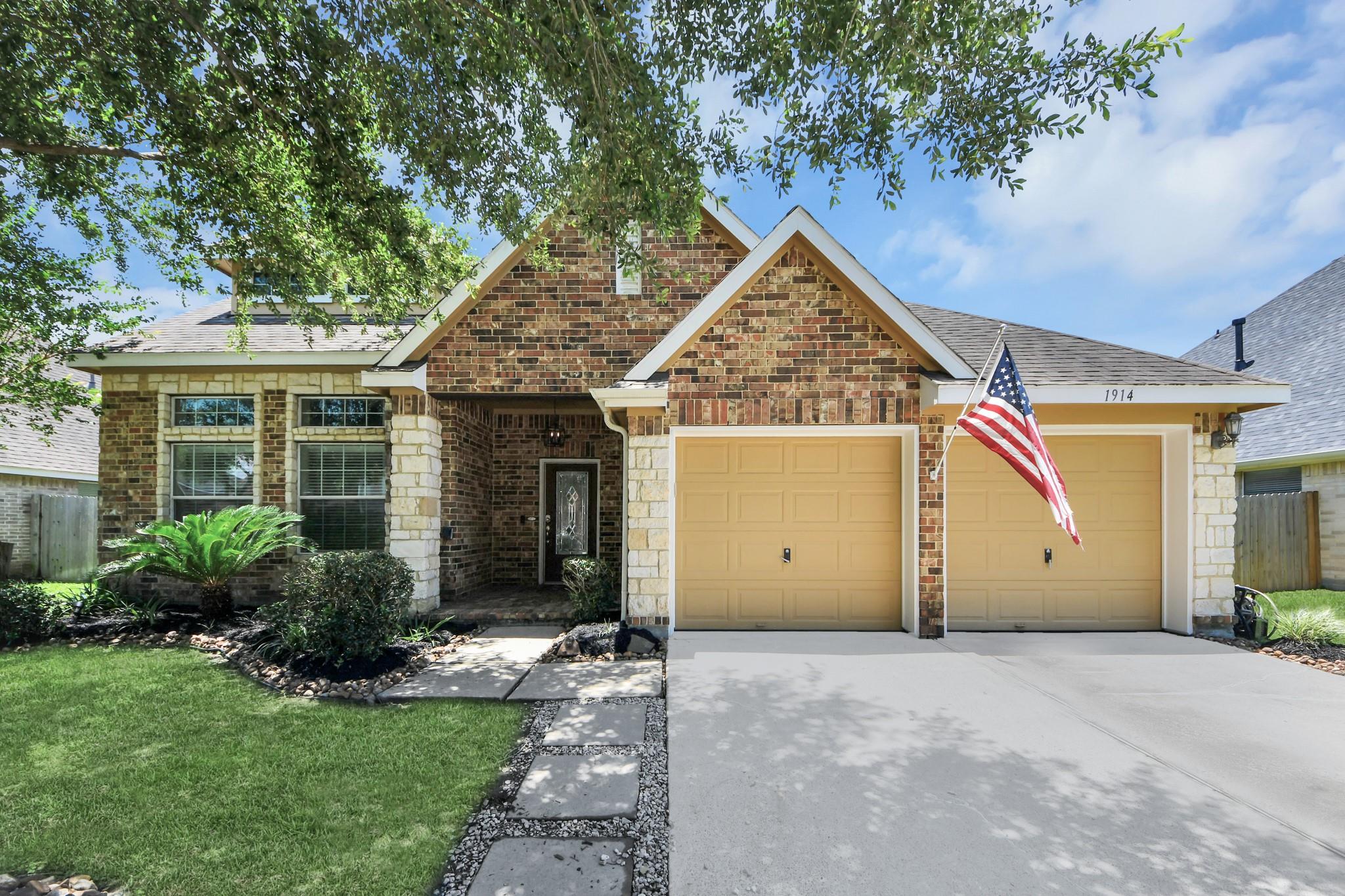 1914 Grandoak Drive