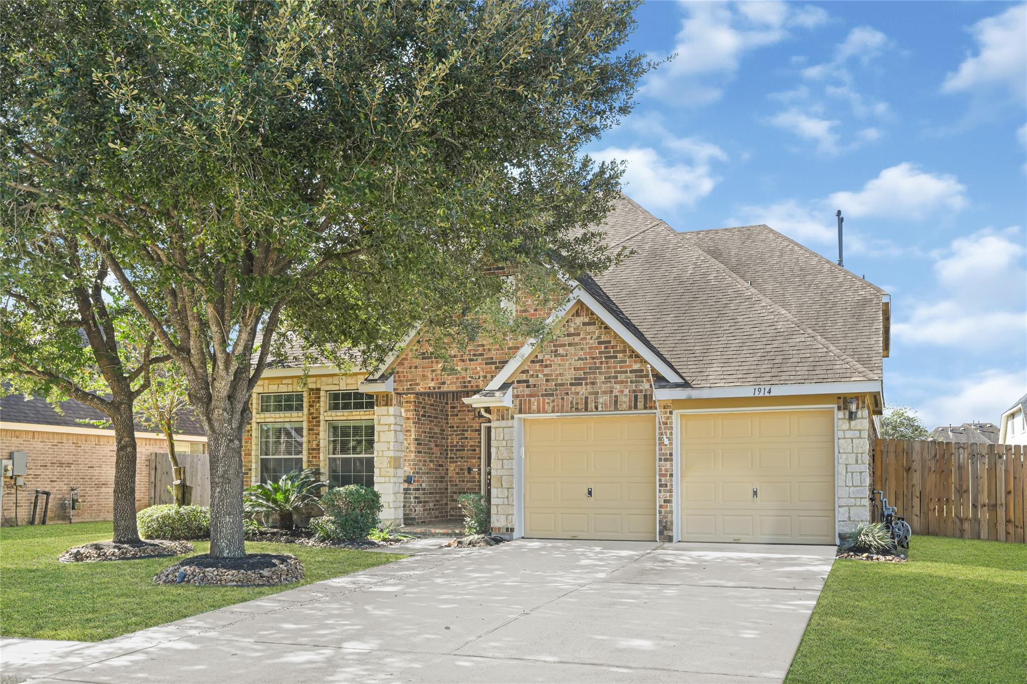 1914 Grandoak Drive
