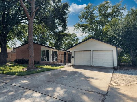 Photo of 13406 Melcher Drive, Houston, TX 77045 (MLS # 17469037)