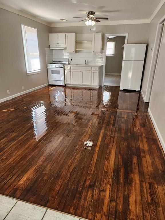 Photo of 522 Aron Street, Baytown, TX 77520 (MLS # 43206172)