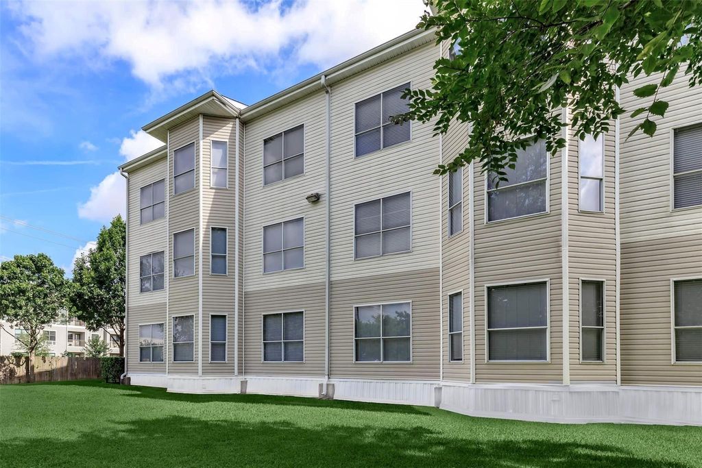 Photo of 7120 Village Way #1732, Houston, TX 77087 (MLS # 7154681)