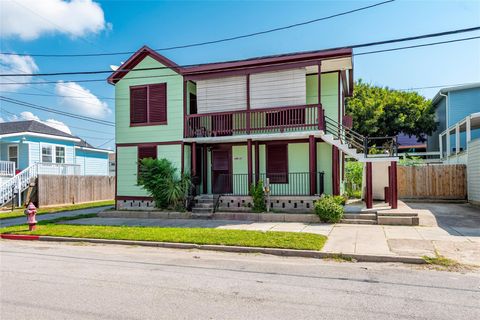 Photo of 1816 20th Street, Galveston, TX 77550 (MLS # 22504614)