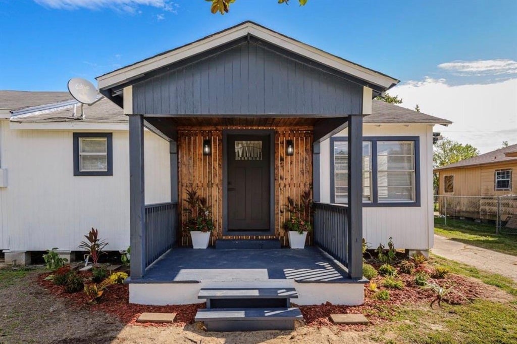Photo of 804 Carnegie Street, Baytown, TX 77520 (MLS # 61081257)
