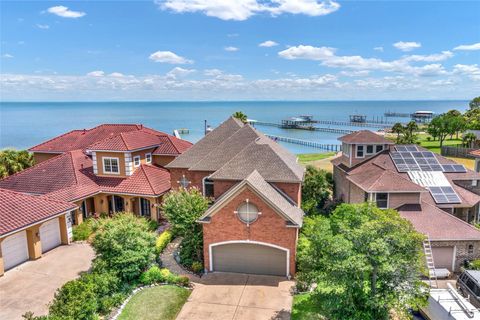 Homes For Sale - 2668 E Bayshore Drive<br/> San Leon, TX 77539