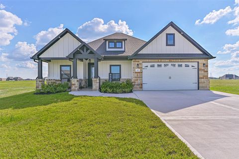 Photo of 447 Sunset Trail, Angleton, TX 77515 (MLS # 93230410)