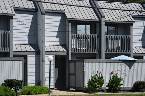 Photo of 5056 Glenmont Drive, Houston, TX 77081 (MLS # 18695685)