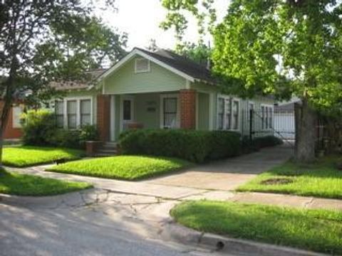 Photo of 1021 E 16th Street, Houston, TX 77009 (MLS # 78203763)