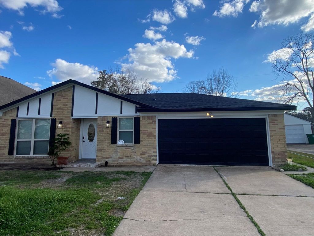 Photo of 8212 Tavenor Lane, Houston, TX 77075 (MLS # 30588287)