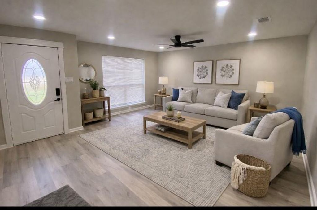 Photo of 8212 Tavenor Lane, Houston, TX 77075 (MLS # 30588287)