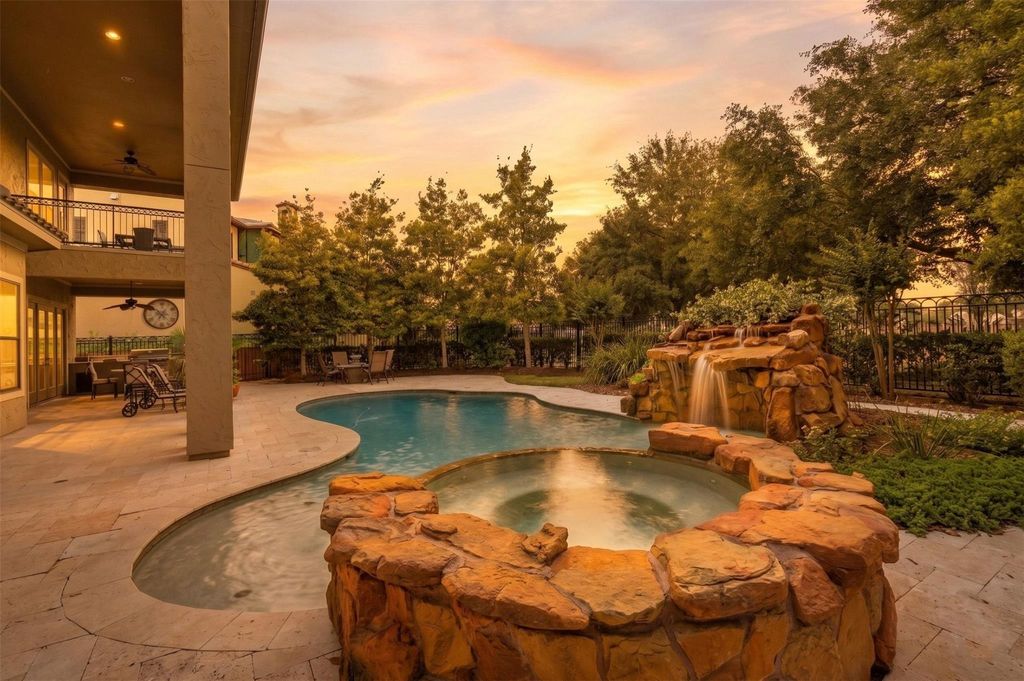 Photo of 19 Miramar Heights Circle, Sugar Land, TX 77479 (MLS # 89788420)