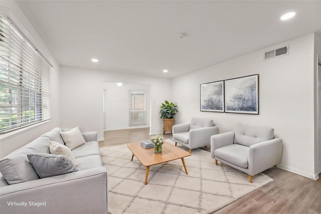 Photo of 12633 Memorial Drive #7, Houston, TX 77024 (MLS # 10480089)