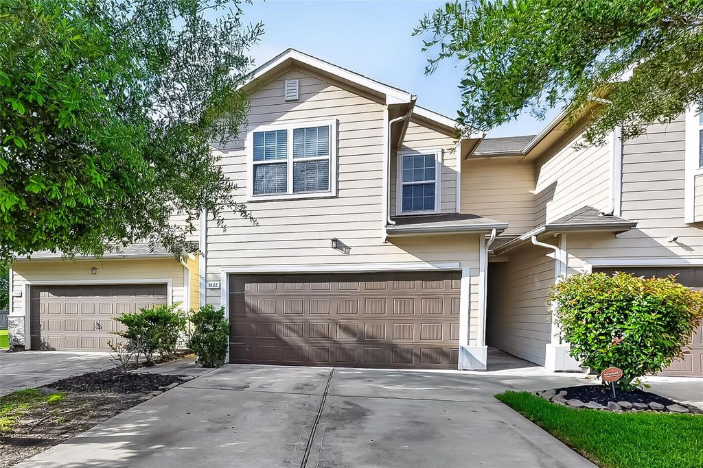 Photo of 5122 Gable Lane, Houston, TX 77066 (MLS # 37330971)