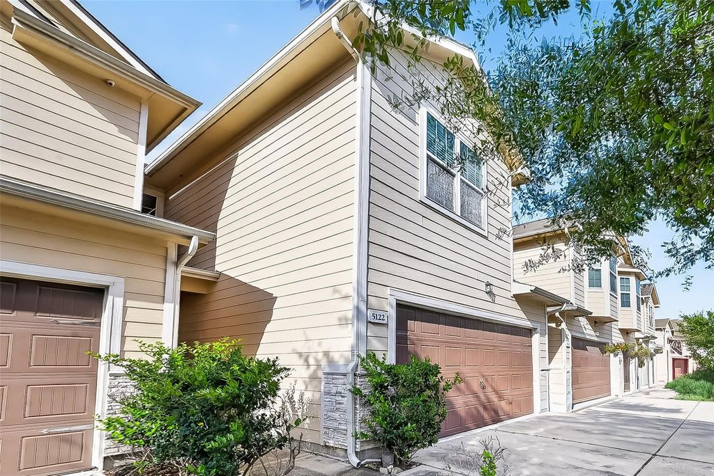 Photo of 5122 Gable Lane, Houston, TX 77066 (MLS # 37330971)