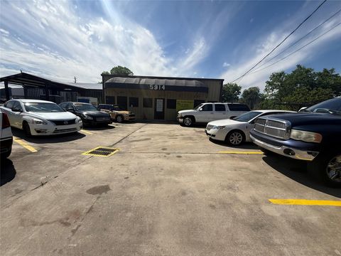 Multifamily For Rent - 5914 Cullen Boulevard<br/> Houston, TX 77021