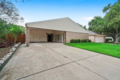 Photo of 914 Coachlight Drive, Houston, TX 77077 (MLS # 46560557)