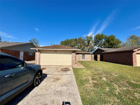 Photo of 5610 Drakestone Bl Blvd, Houston, TX 77053 (MLS # 4614967)