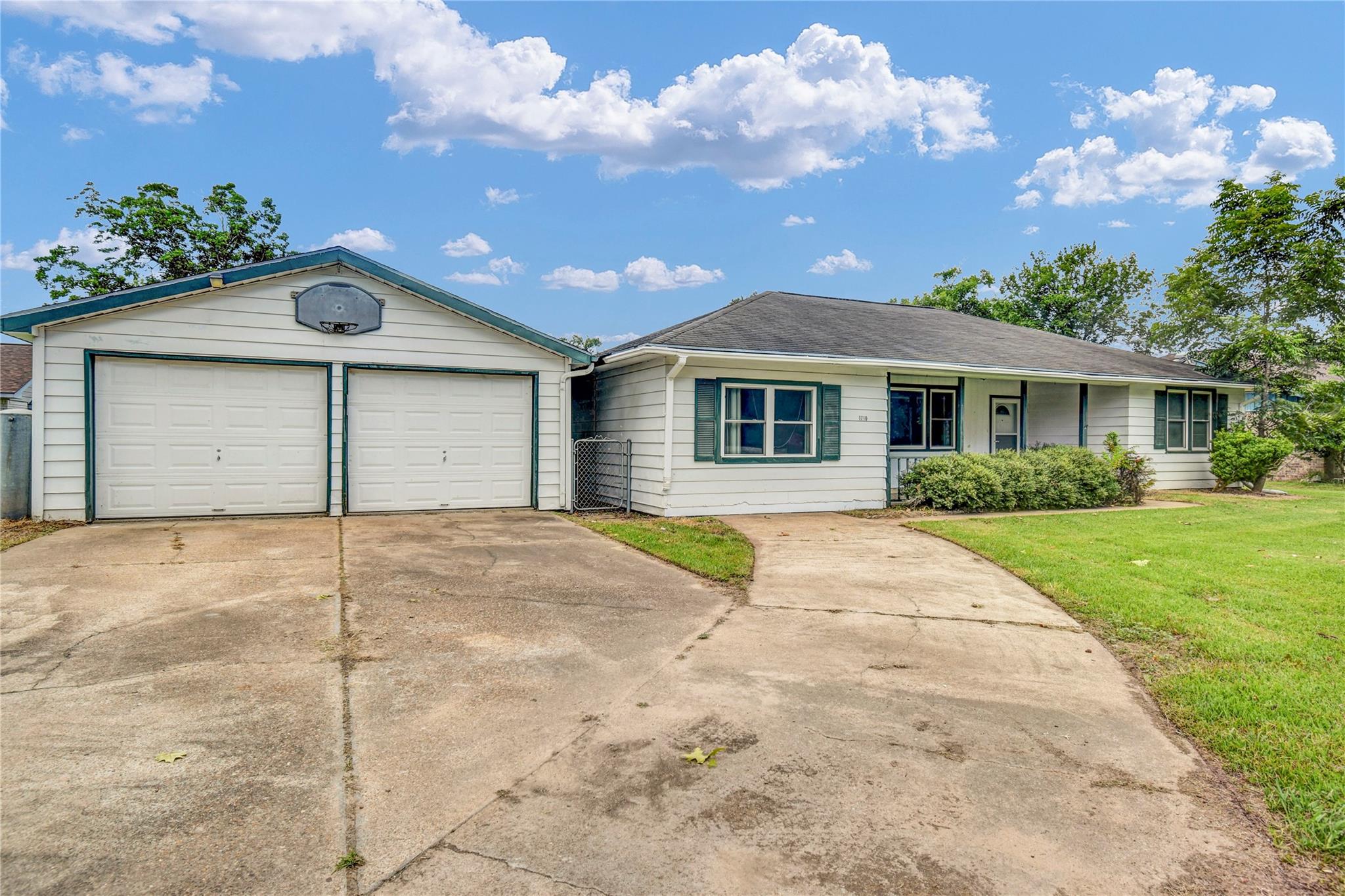 1710 Highway 332 W
