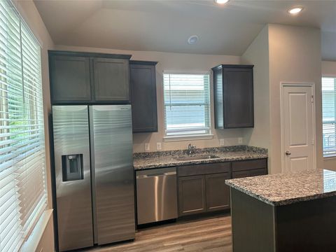 Photo of 119 Navajo, Conroe, TX 77316 (MLS # 53181553)