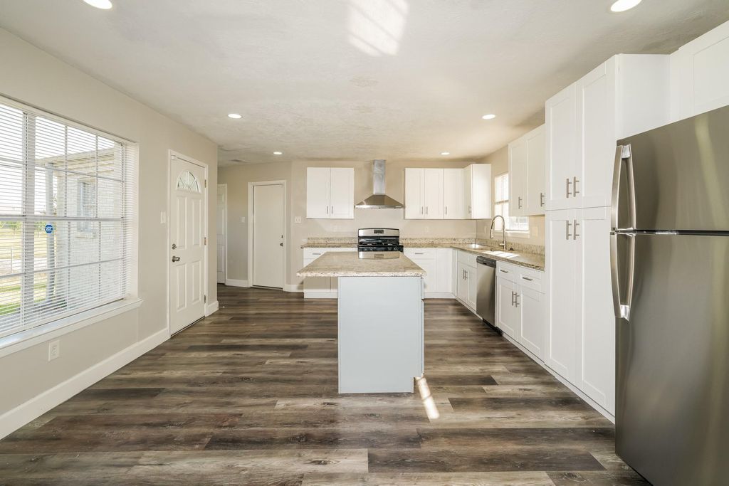 Photo of 5100 Goose Creek Drive, Baytown, TX 77521 (MLS # 97722037)